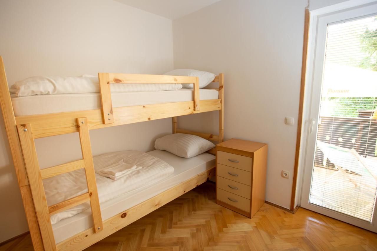 Hostel LakeBled Buitenkant foto