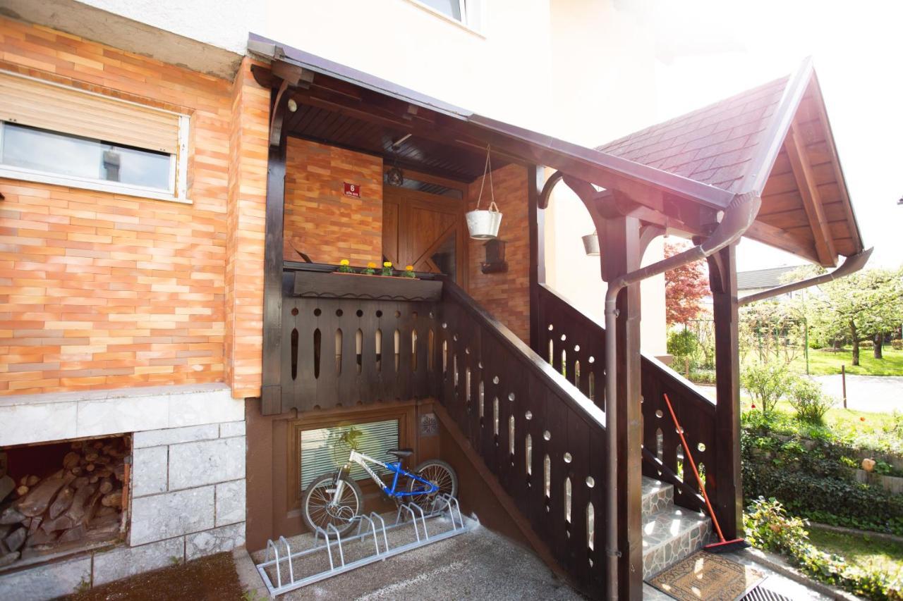 Hostel LakeBled Buitenkant foto